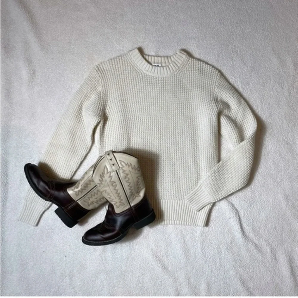 Uniqlo Creme  Textured Crewneck Wool Blend Sweater - Picture 3 of 15